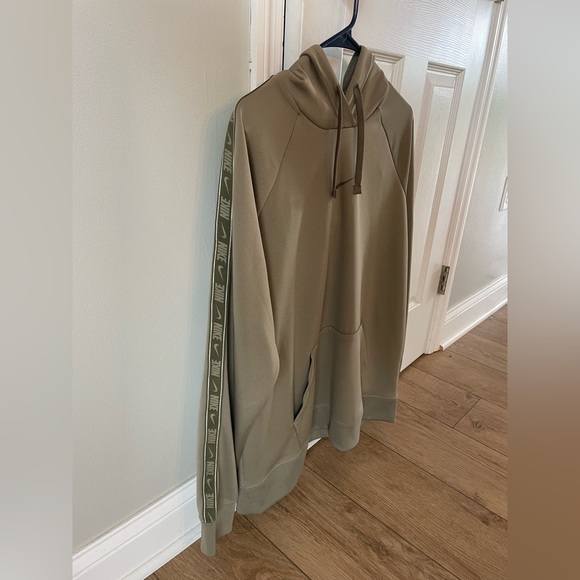 Nike Tech Sweatshirt - never worn - Picture 3 of 4